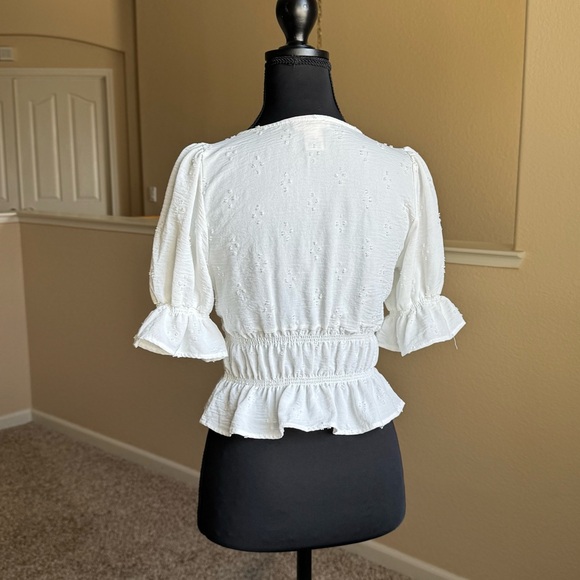 White Ruffled Women's Top Size Small - Picture 2 of 5